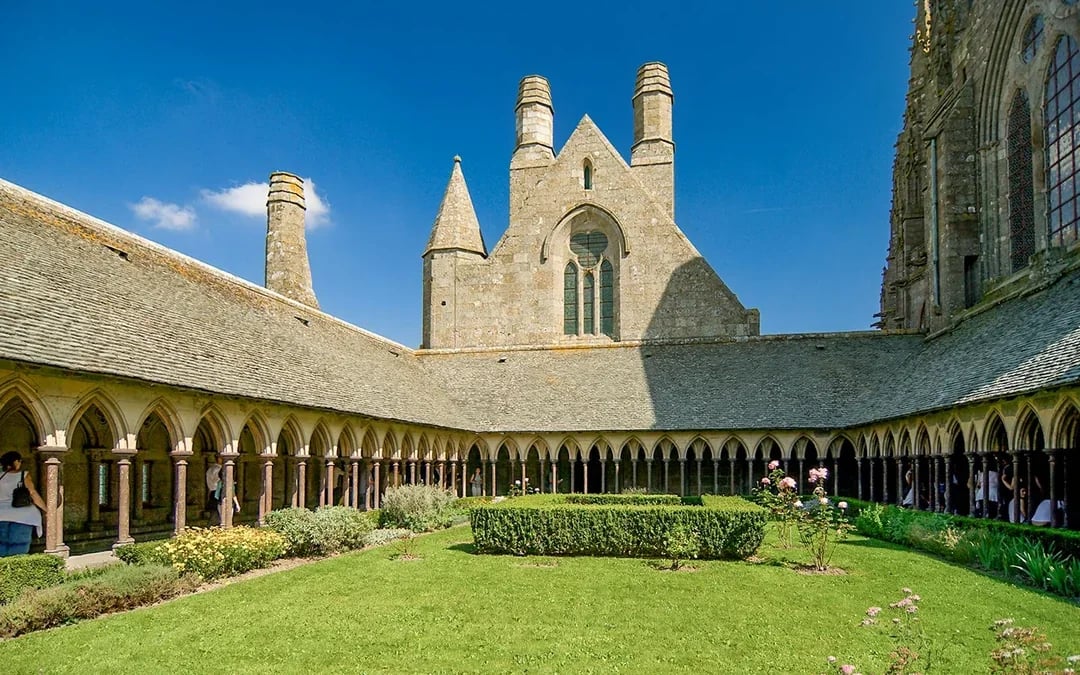 From Paris: Round-Trip Transfers to Mont-Saint-Michel with Abbey Entry Image 1