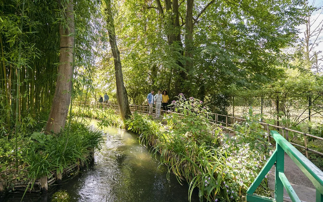 From Paris: Versailles Palace & Giverny Guided Day Trip Image 12