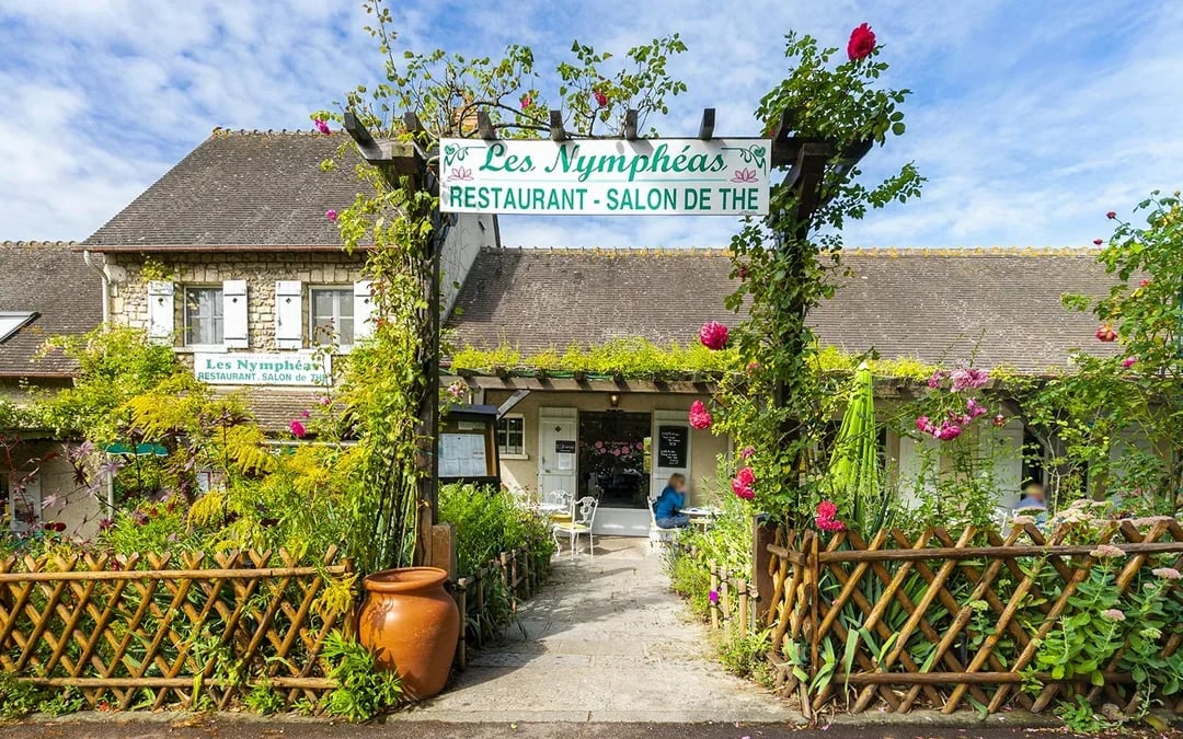 From Paris: Versailles Palace & Giverny Guided Day Trip Image 7