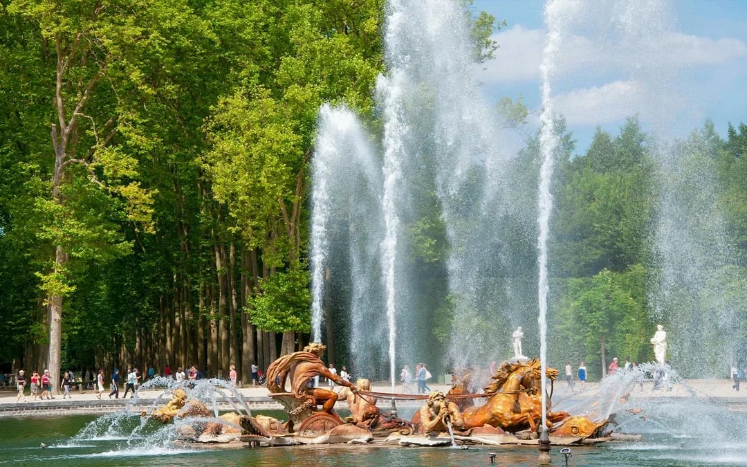 From Paris: Versailles Palace & Giverny Guided Day Trip Image 9