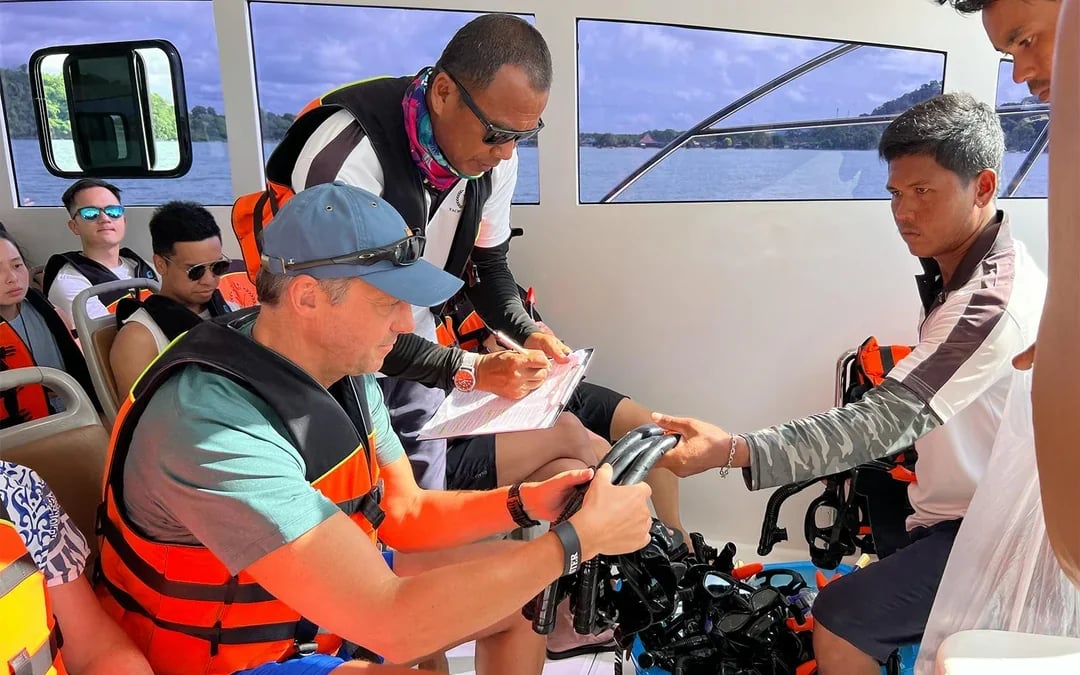 From Phi Phi: Maya Bay Speedboat Tour with Snorkeling Image 7