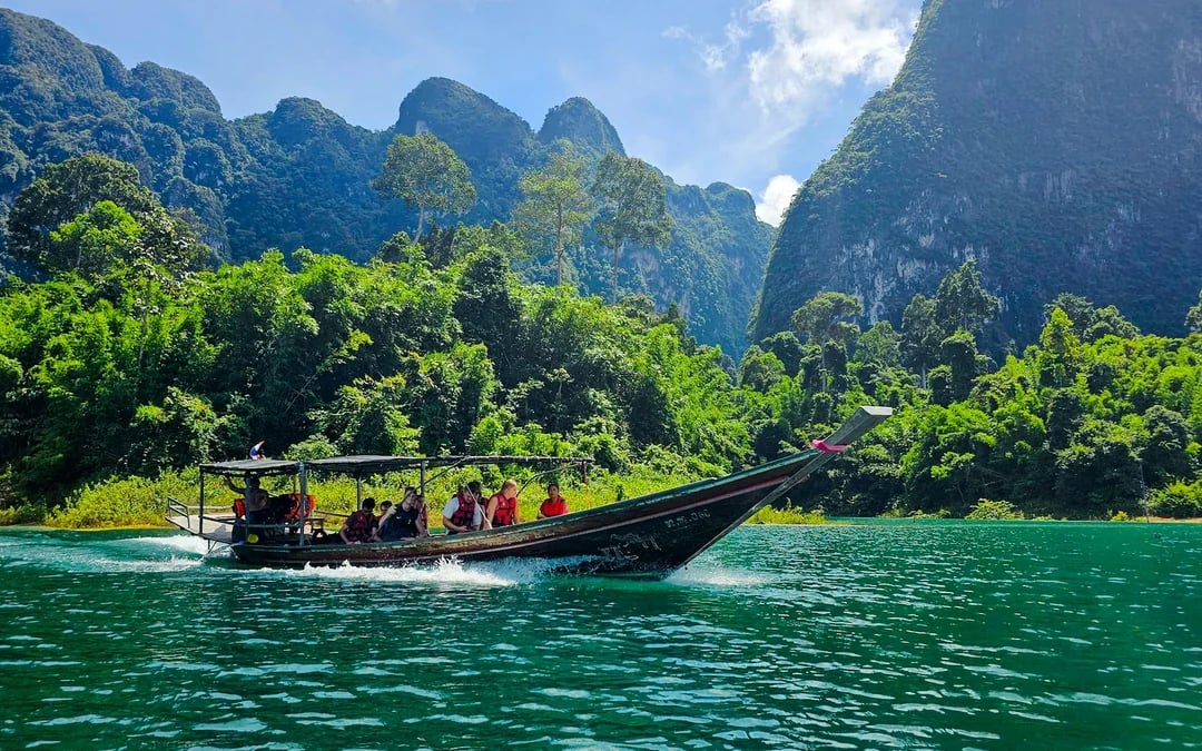 From Phuket/Krabi/Khao Lak: Private Khao Sok Day Trip with Cheow Lan Lake Longtail Boat Tour Image 12