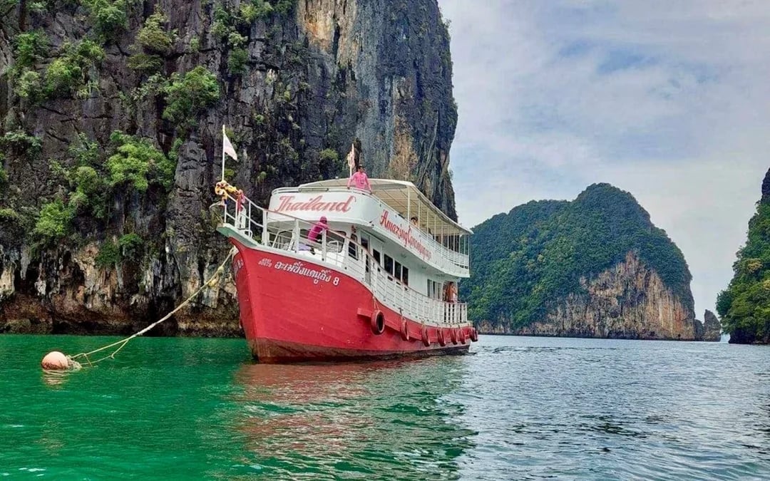 From Phuket: Phang Nga Bay Sea Cave Canoeing and James Bond Island Big Boat Tour with Buffet Lunch Image 4