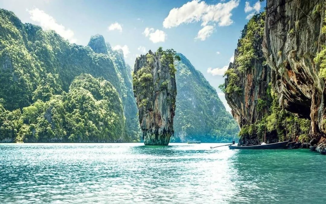 From Phuket: Phang Nga Bay Sea Cave Canoeing and James Bond Island Big Boat Tour with Buffet Lunch Image 10