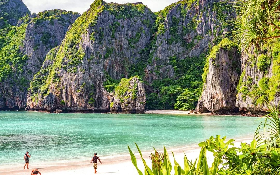 From Phuket: Sunset Tour of Phi Phi, Maya Bay & Bamboo Island by Premium Speed Catamaran with Lunch & Hotel Transfers Image 7
