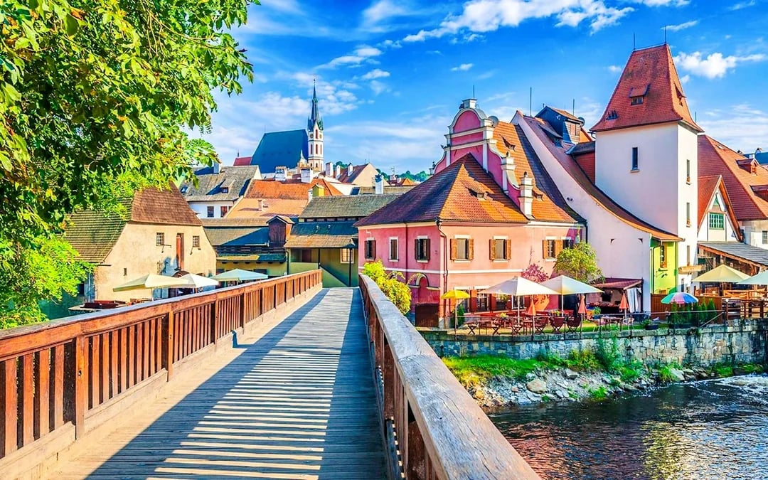 From Prague: Český Krumlov and Hluboká Castle Private Day Trip Image 2