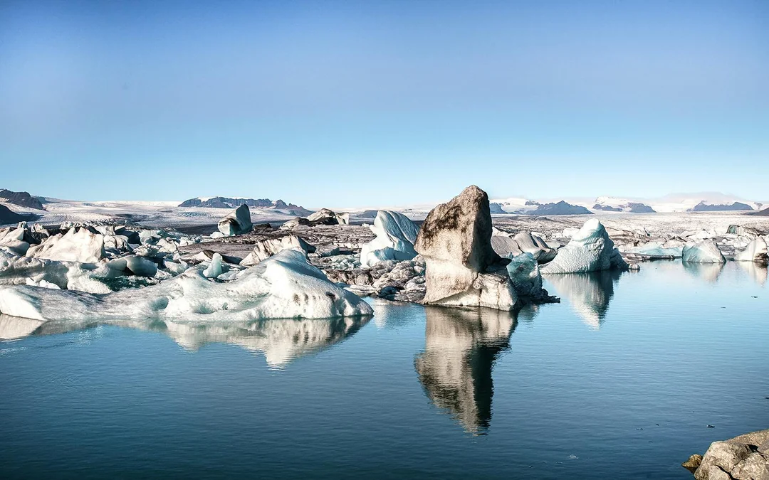 From Reykjavik: Jokulsarlon Glacier Lagoon Boat Ride & Diamond Beach Tour Image 2