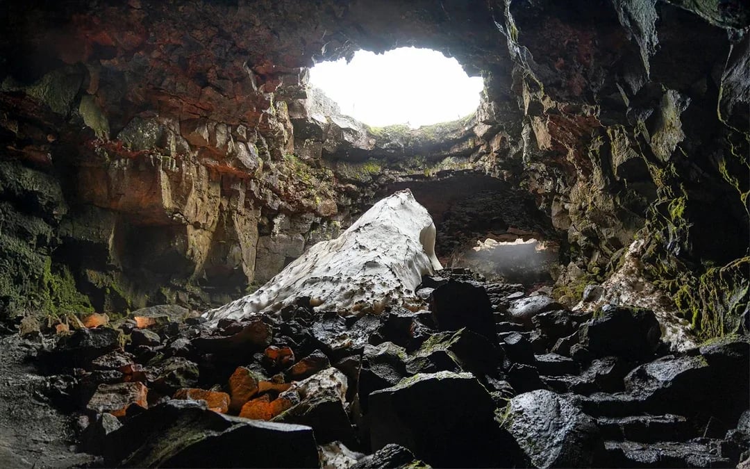 From Reykjavik: Raufarhólshellir Lava Tunnel Guided Tour with Transfers Image 2