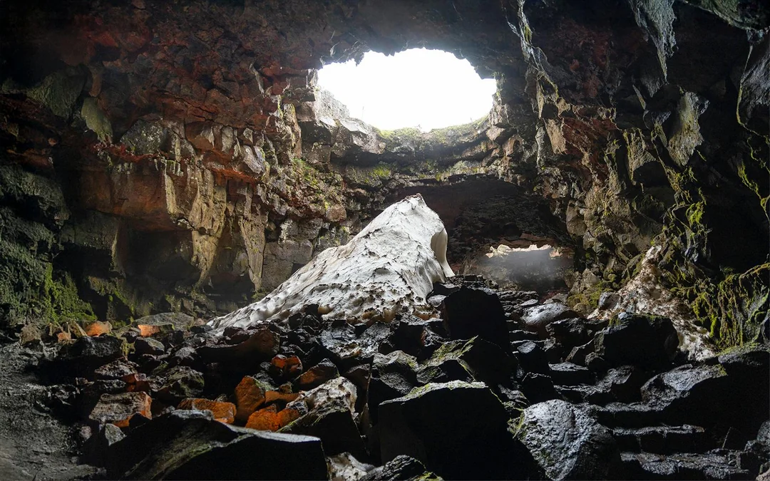 From Reykjavik: Raufarhólshellir Lava Tunnel Guided Tour with Transfers Image 2