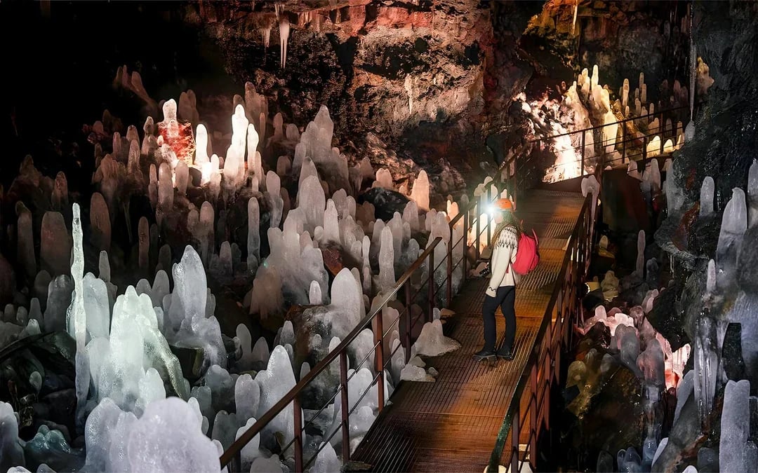 From Reykjavik: Raufarhólshellir Lava Tunnel Guided Tour with Transfers Image 6