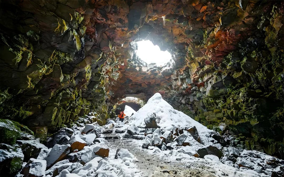 From Reykjavik: Raufarhólshellir Lava Tunnel Guided Tour with Transfers Image 9