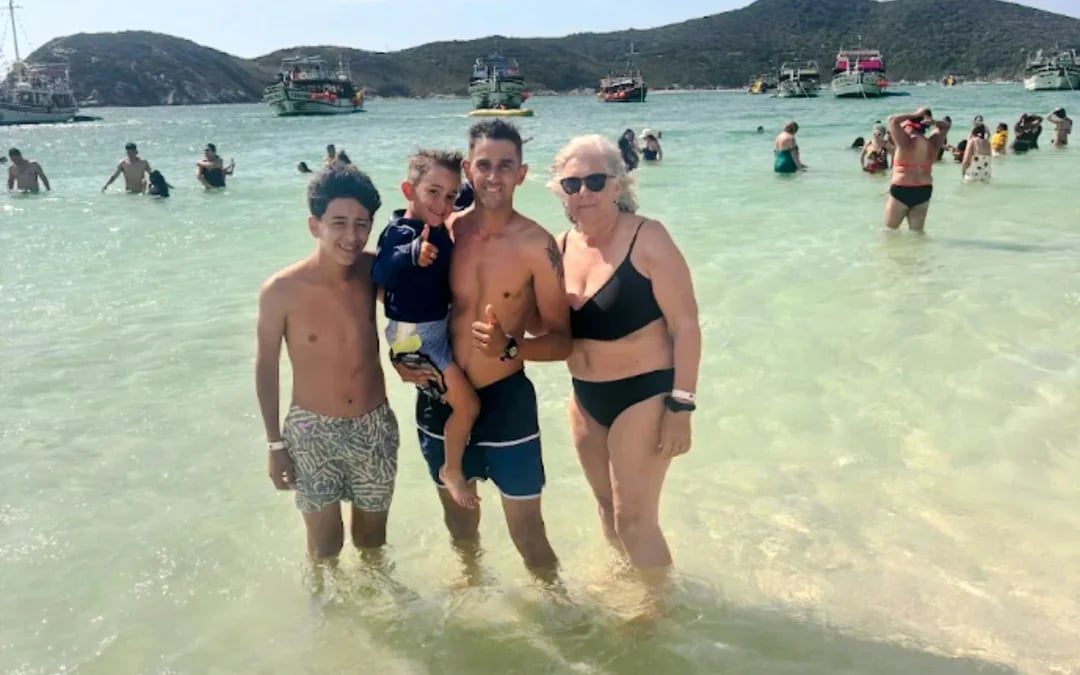 From Rio de Janeiro: Arraial do Cabo Day Trip with Boat Tour and Lunch Image 3