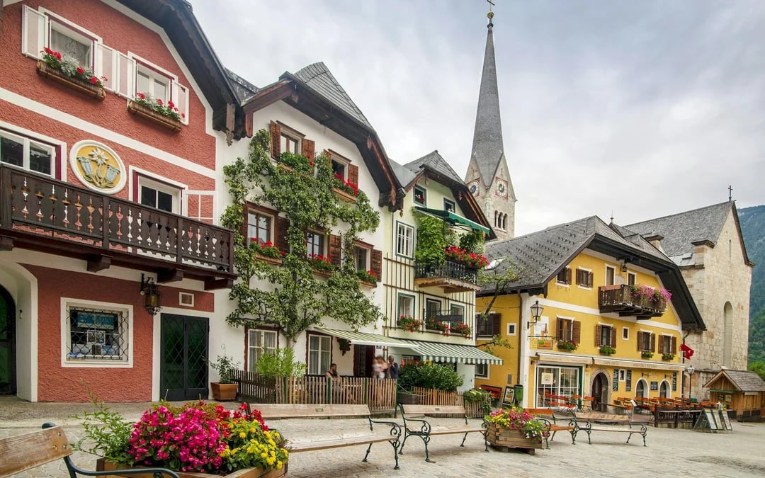From Salzburg: Private Hallstatt, St. Gilgen and St. Wolfgang Day Trip Image 3
