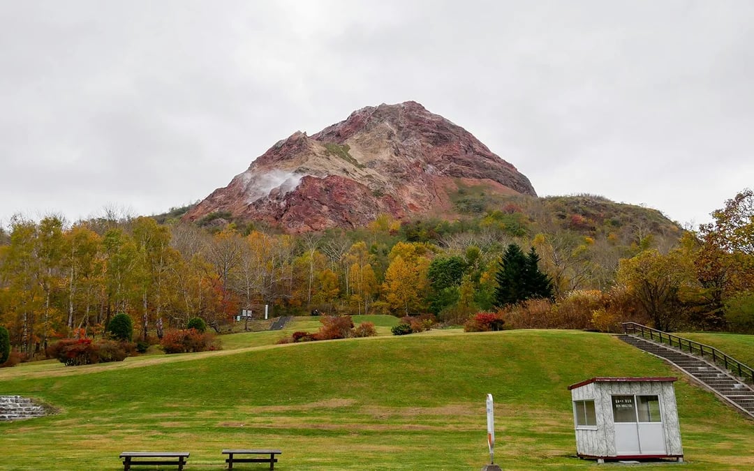 From Sapporo: Noboribetsu, Lake Toya, & Otaru Guided Day Trip Image 4