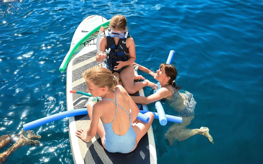 From Souda to Marathi Bay: Premium Catamaran Day Cruise Image 3