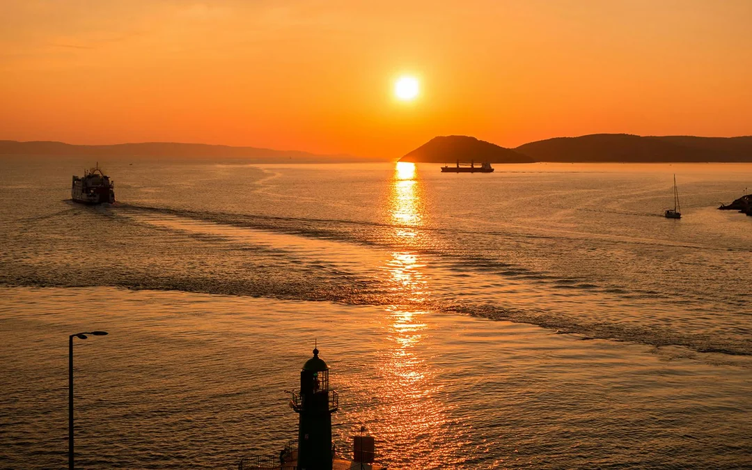 From Split: 1.5-Hour Sunset Sightseeing Cruise with Welcome Drink Image 3