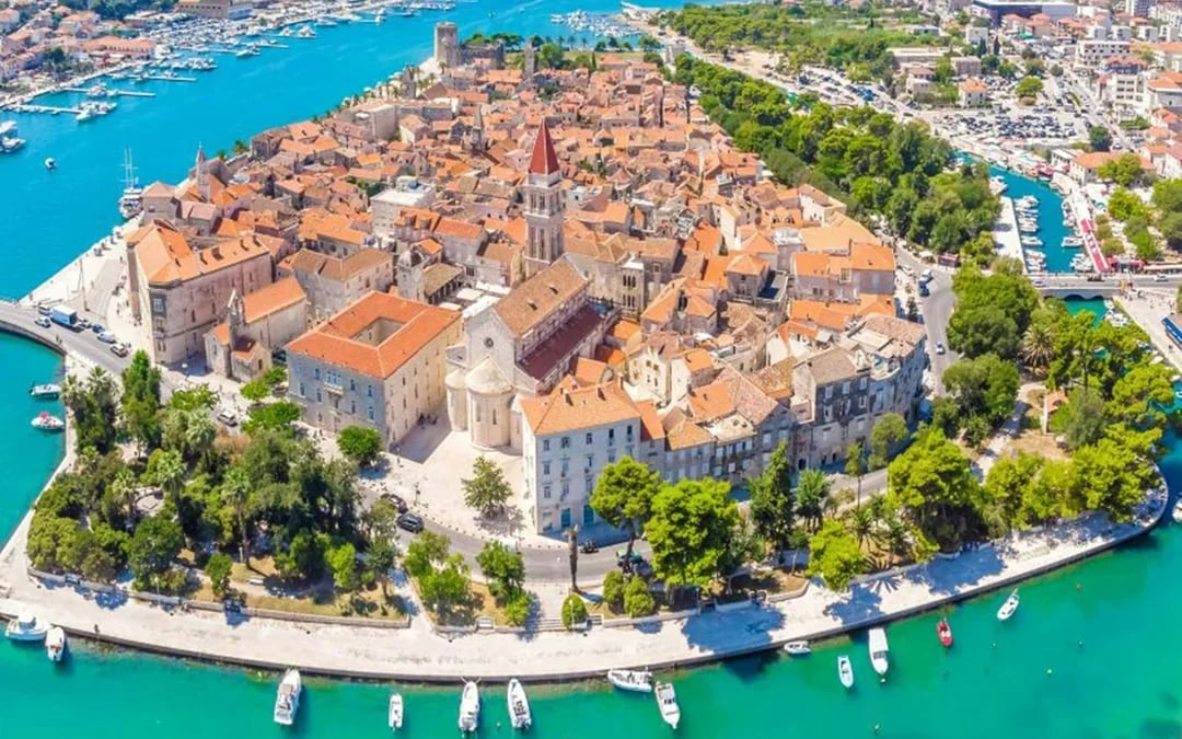 From Split: Blue Lagoon, Duga Bay & Trogir Boat Tour with Snorkeling Image 8