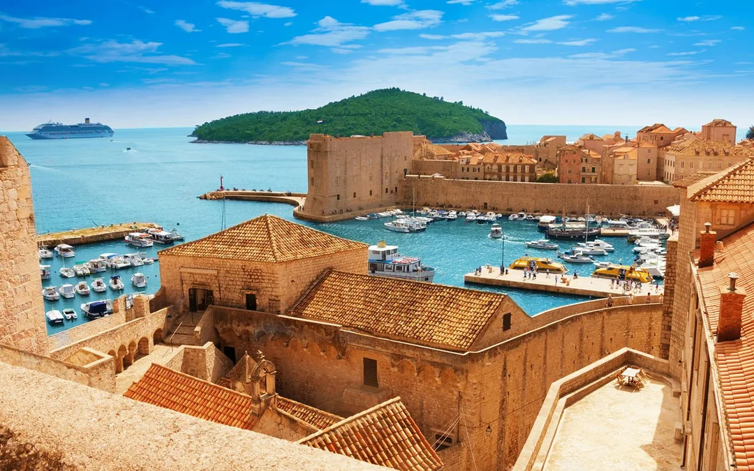 From Split: Blue Lagoon, Shipwreck & Solta Cruise with Lunch Image 11