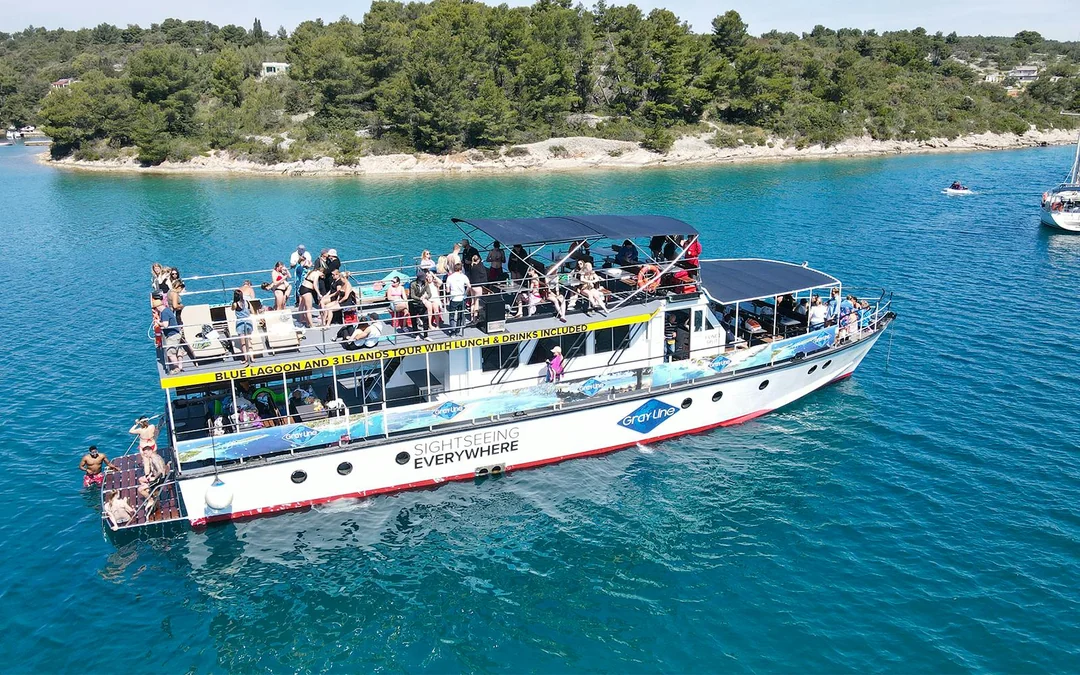 From Split: Blue Lagoon, Shipwreck & Solta Cruise with Lunch Image 4
