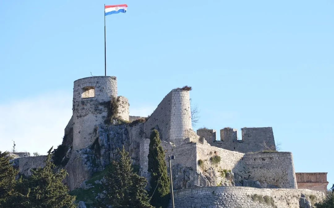 From Split: Guided Tour of Klis Fortress and Trogir Old Town with Panoramic Photo Stop and Transfers Image 2