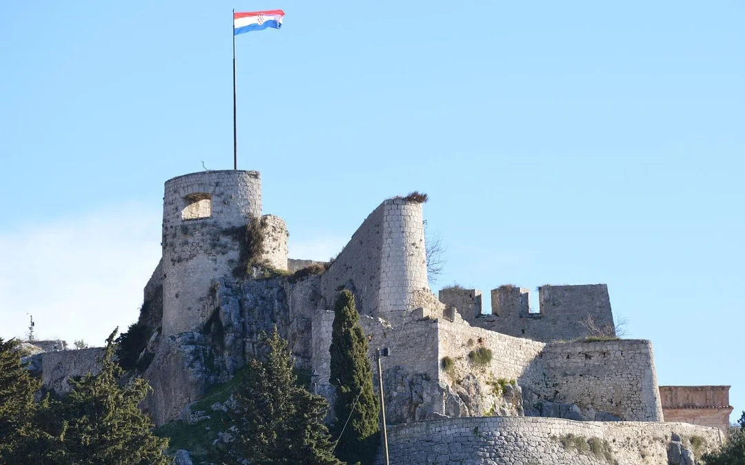 From Split: Guided Tour of Klis Fortress and Trogir Old Town with Panoramic Photo Stop and Transfers Image 2