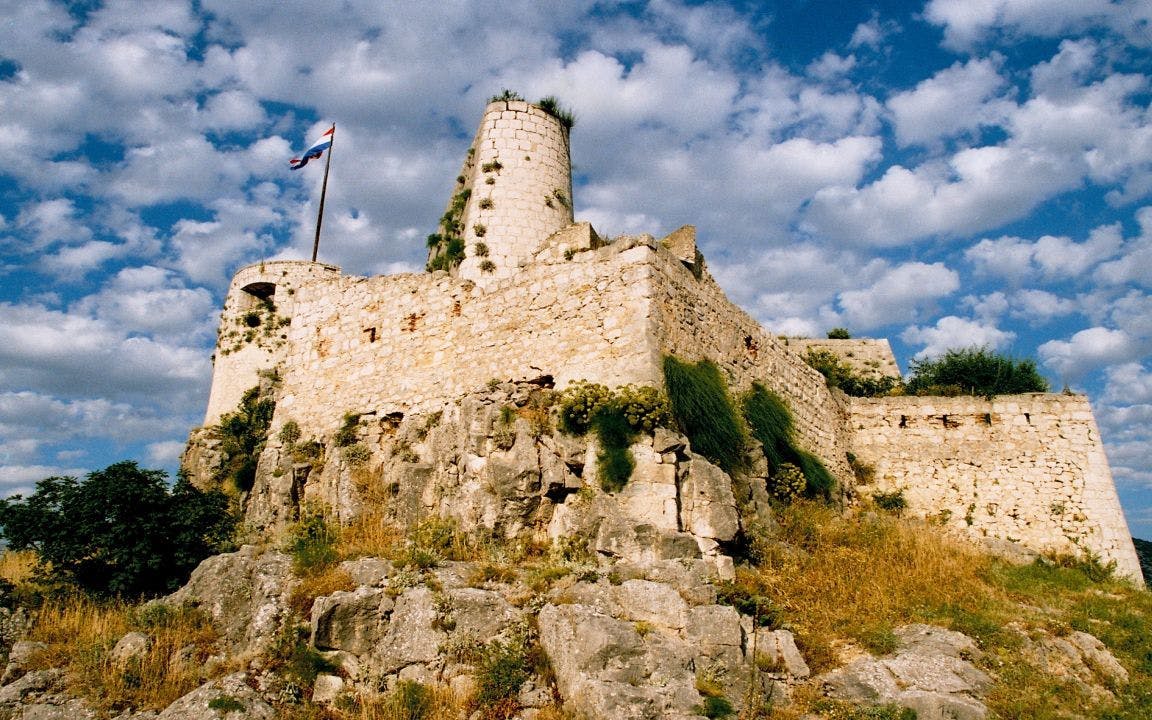 From Split: Guided Tour of Klis Fortress and Trogir Old Town with Panoramic Photo Stop and Transfers Image 3