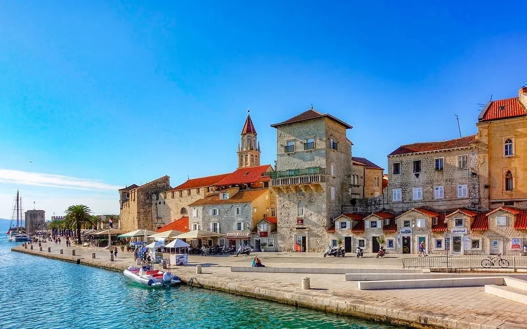 From Split: Guided Tour of Klis Fortress and Trogir Old Town with Panoramic Photo Stop and Transfers Image 9