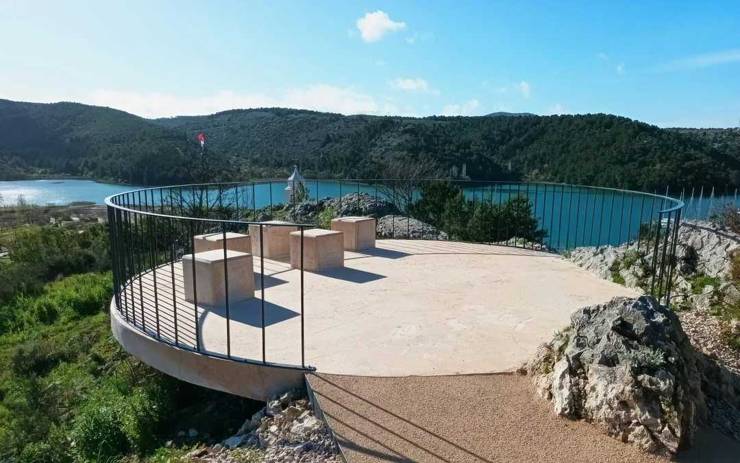From Split: Krka Waterfalls, Lake Cruise & Skradin Old Town Tour Image 11