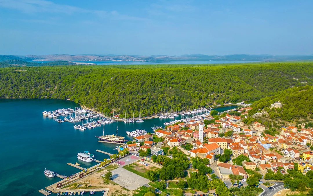 From Split: Krka Waterfalls, Lake Cruise & Skradin Old Town Tour Image 3