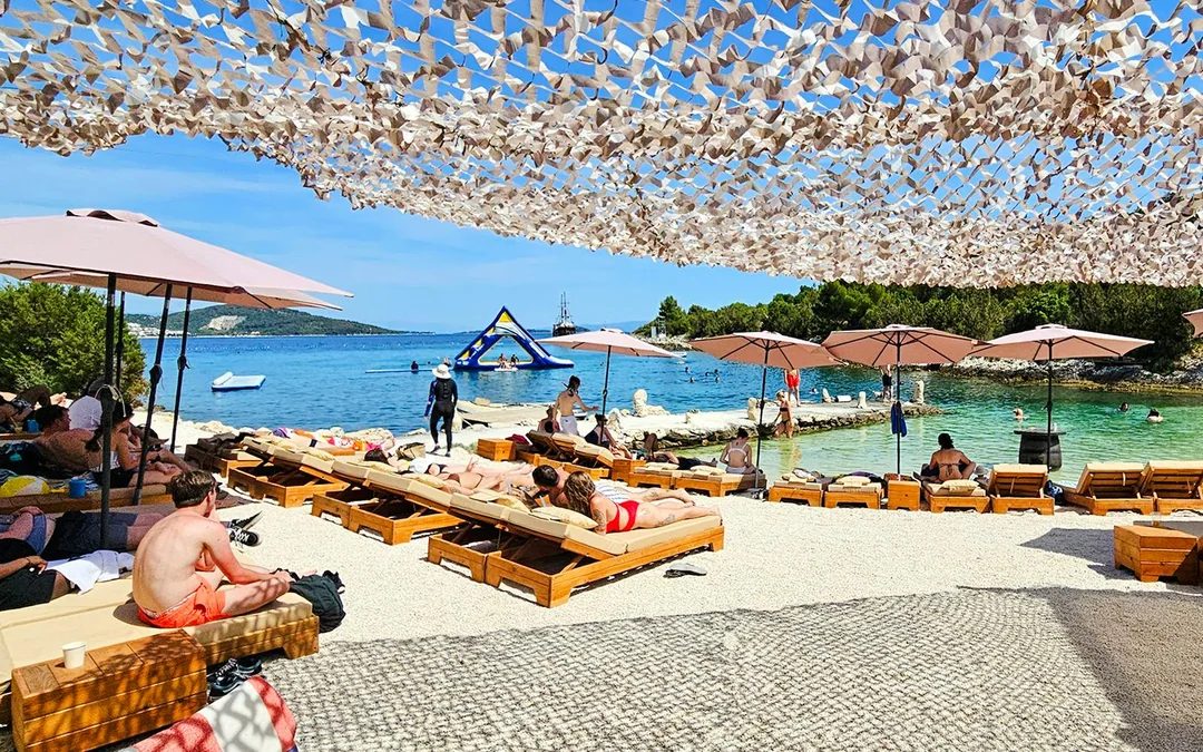 From Split: Underwater Museum and Blue Lagoon Boat Tour with Lunch & Drinks Image 4