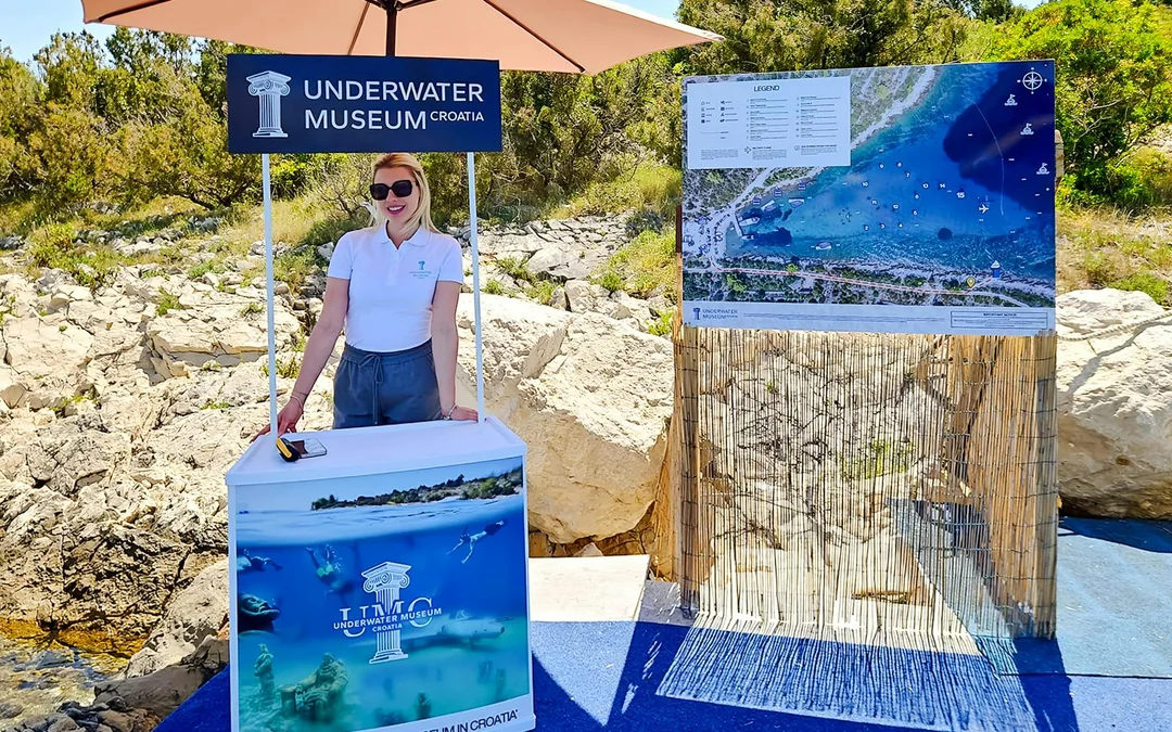 From Split: Underwater Museum and Blue Lagoon Boat Tour with Lunch & Drinks Image 5