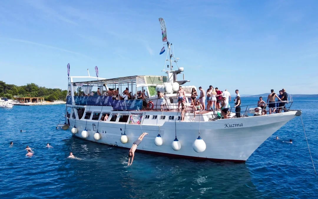 From Split: Underwater Museum Boat Tour with Beach Resort & Aqua Park Access Image 8