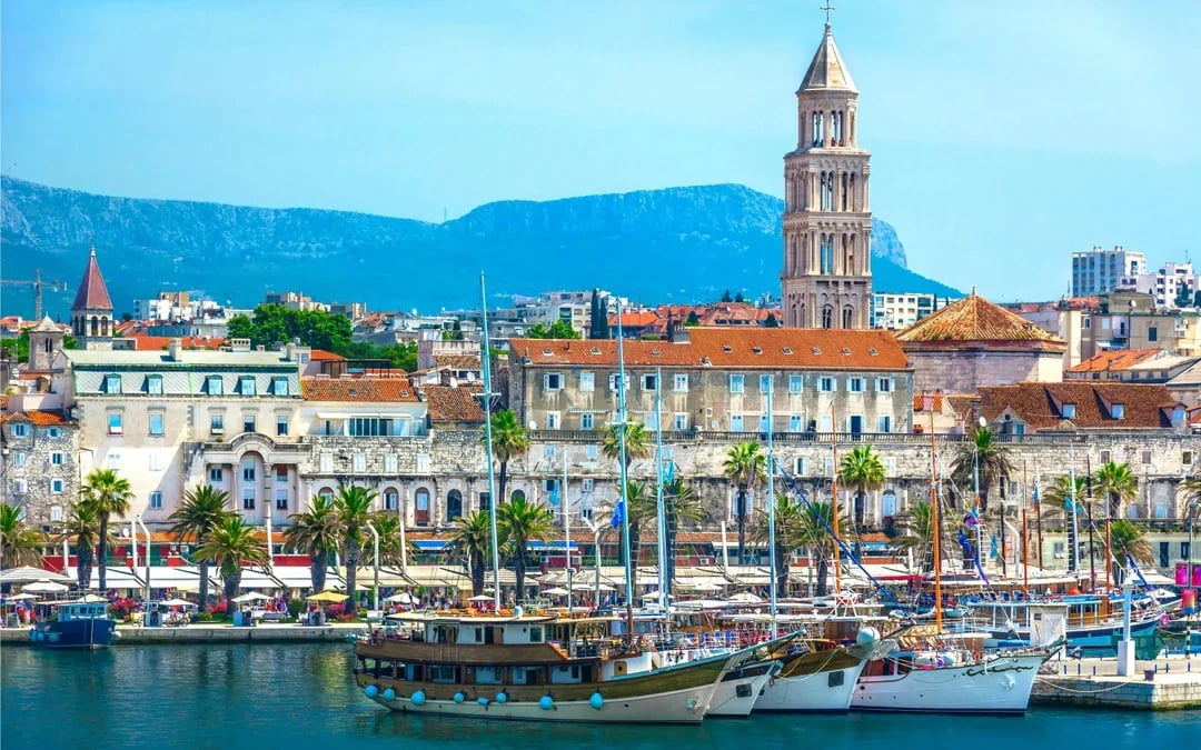 From Split: Underwater Museum Boat Tour with Beach Resort & Aqua Park Access Image 9