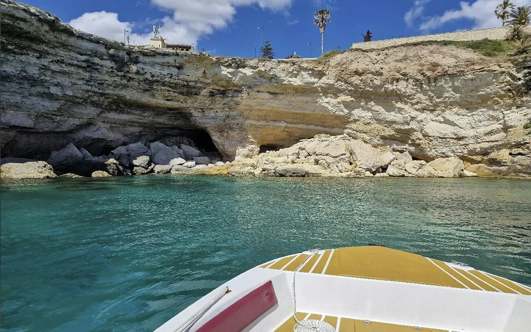 From Syracuse: Ortigia Island Boat Tour with Grotto Visit Image 2