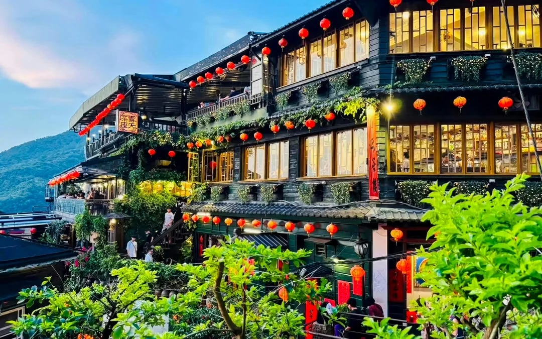 From Taipei: Yehliu, Jiufen & Shifen Day Tour  Image 3