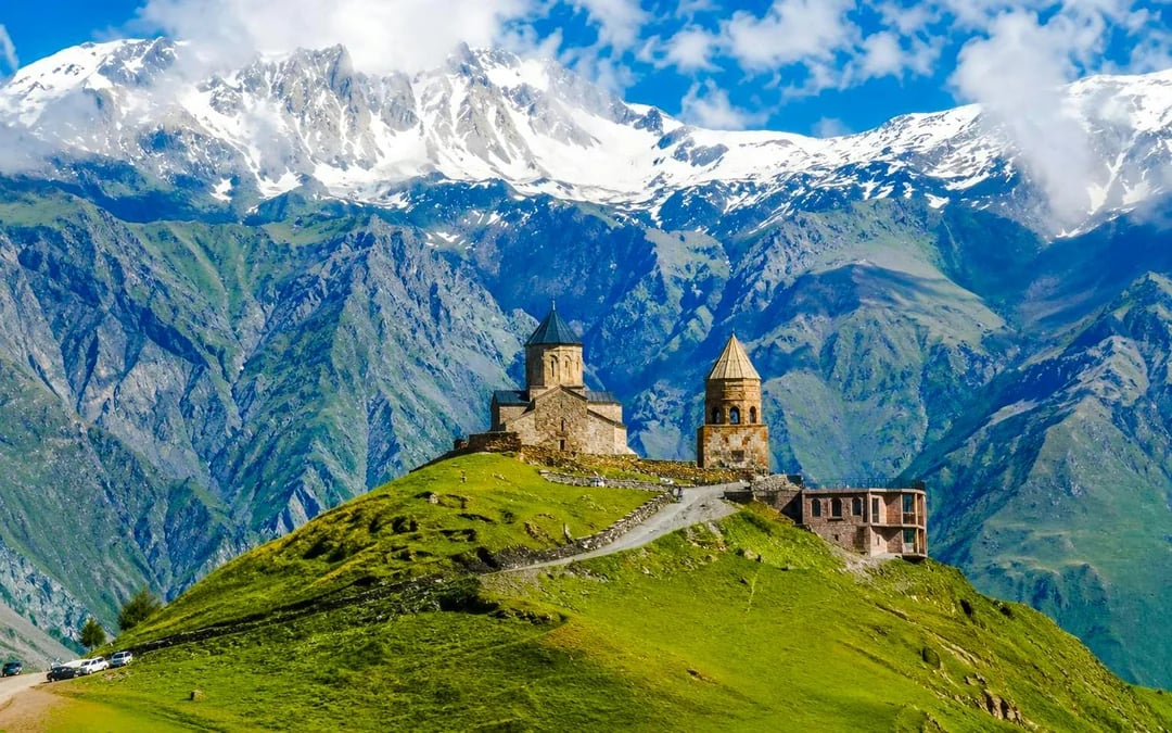 From Tbilisi: Kazbegi and Gudauri Guided Day Trip with Ananuri Fortress Image 2