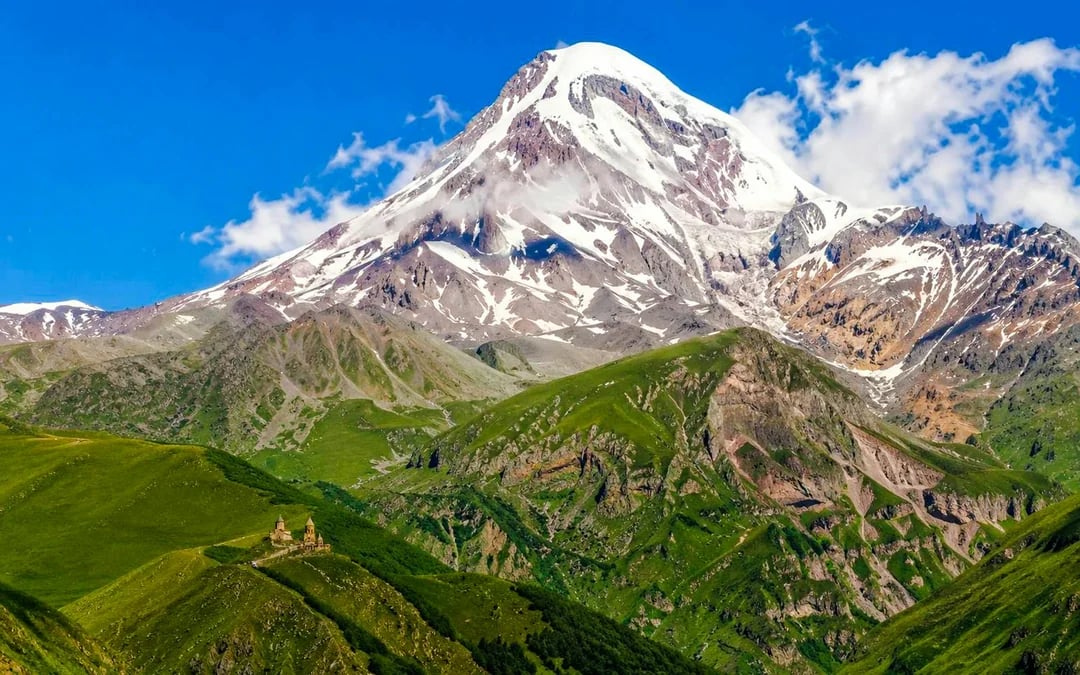 From Tbilisi: Kazbegi and Gudauri Guided Day Trip with Ananuri Fortress Image 3