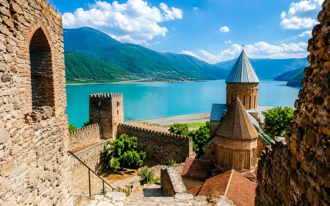 From Tbilisi: Kazbegi and Gudauri Guided Day Trip with Ananuri Fortress Image 5