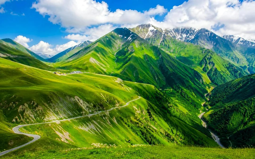 From Tbilisi: Kazbegi and Gudauri Guided Day Trip with Ananuri Fortress Image 6