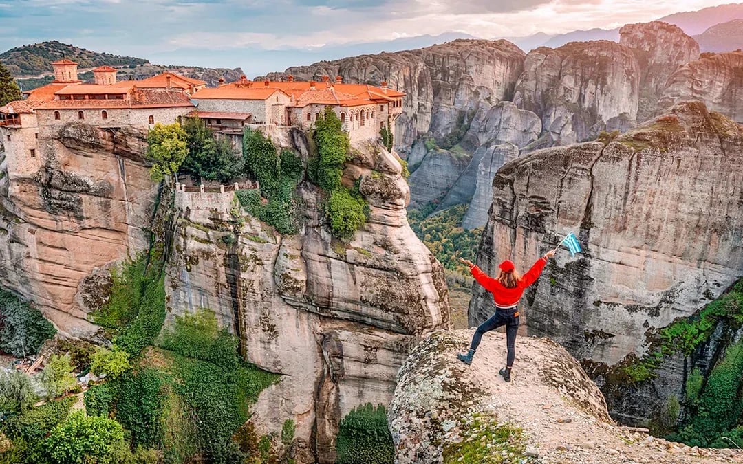 From Thessaloniki: Meteora Monasteries & Caves Full-Day Trip Image 1