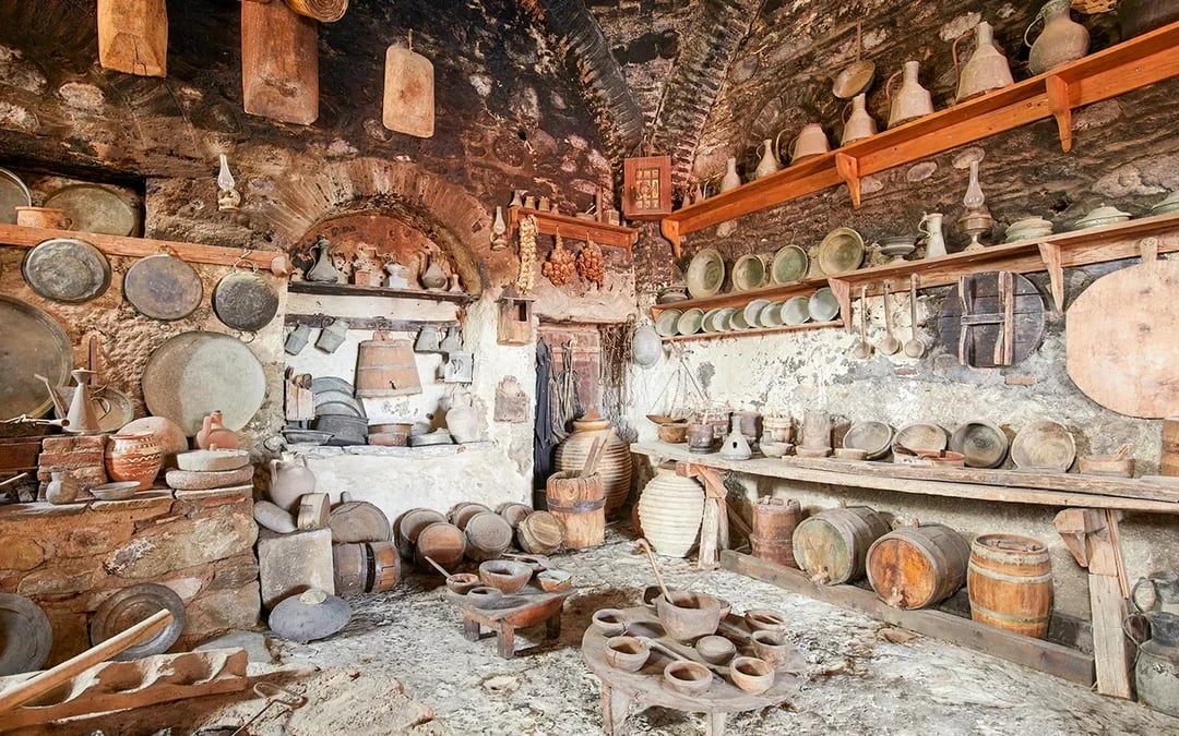 From Thessaloniki: Meteora Monasteries & Caves Full-Day Trip Image 10