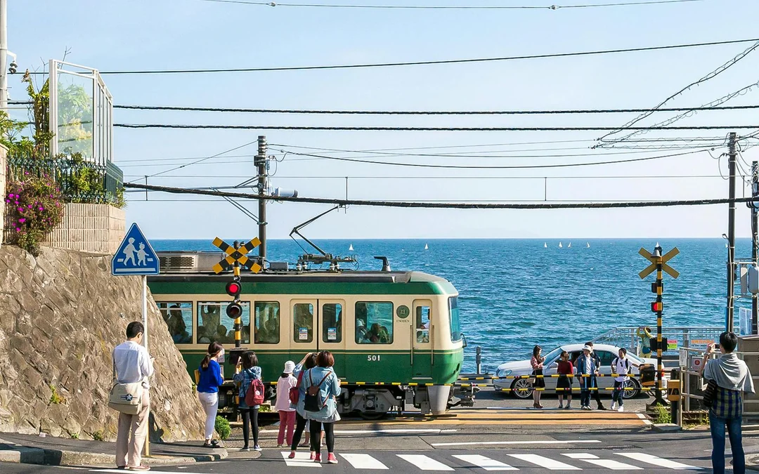 From Tokyo: Kamakura & Hasedera Day Trip with Kotoku In Temple, Enoshima, Enoden Train, & More Image 4