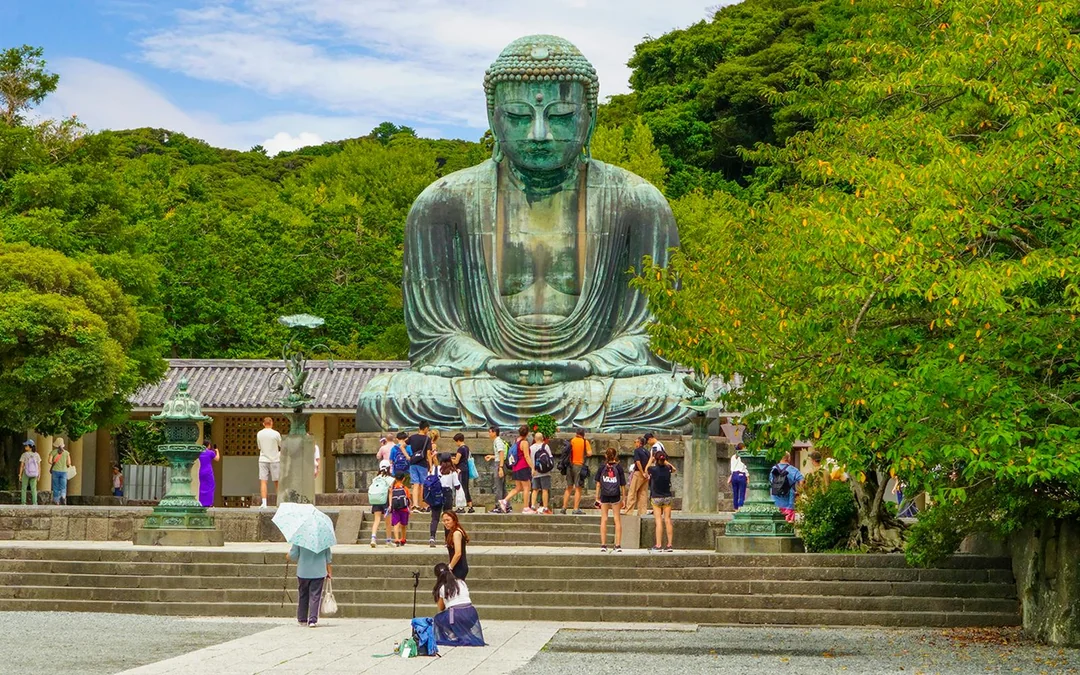From Tokyo: Kamakura & Yokohama Night Tour with Enoshima, Enoden Train, Yokohama Red Brick Warehouse, & More Image 2
