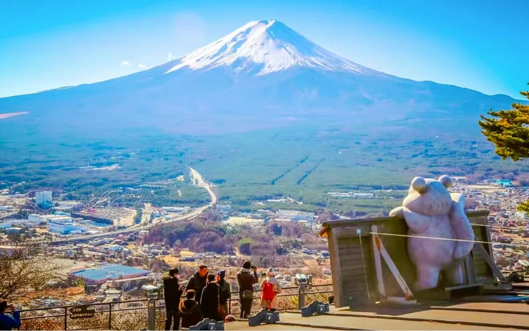 From Tokyo: Lake Kawaguchi Ropeway and Arakurayama Sengen Park Tour Image 1