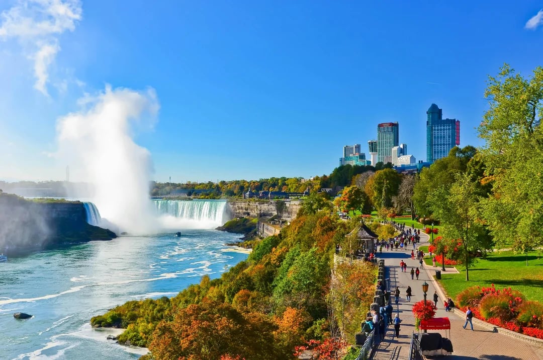 From Toronto: Niagara Falls and Niagara-on-the-Lake Day Tour with Hornblower Cruise & Lunch Image 1