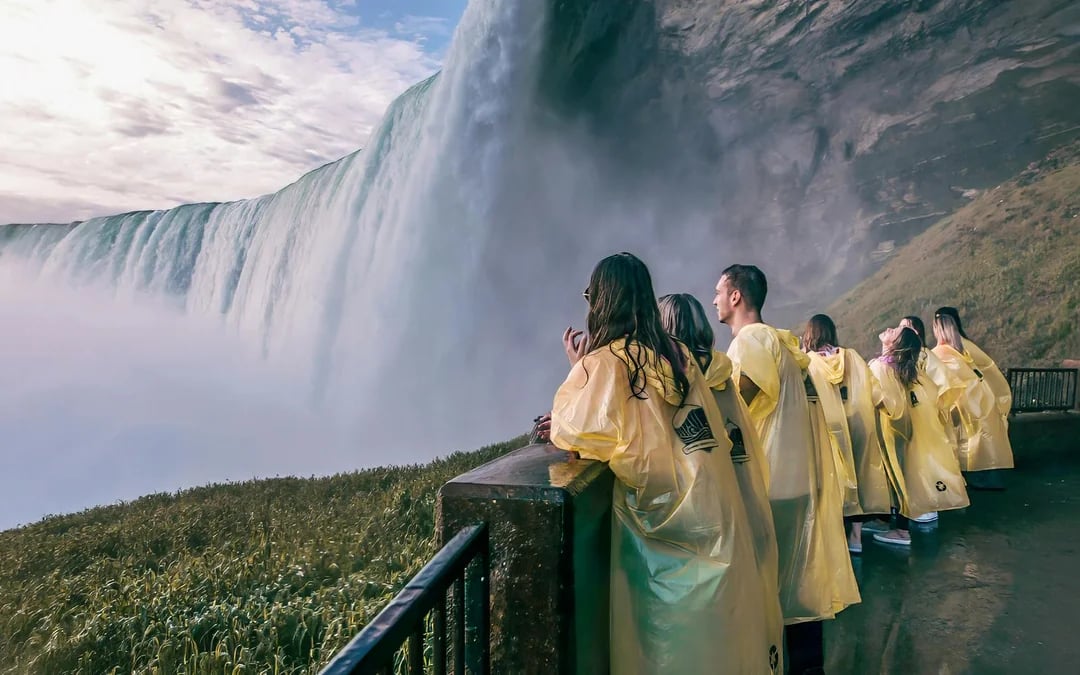 From Toronto: Niagara Falls and Niagara-on-the-Lake Day Tour with Hornblower Cruise & Lunch Image 5