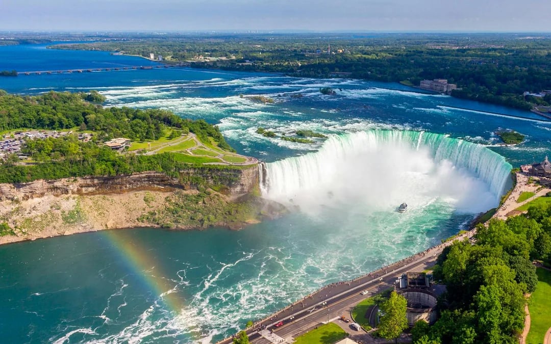 From Toronto: Niagara Falls and Niagara-on-the-Lake Day Tour with Hornblower Cruise & Lunch Image 10