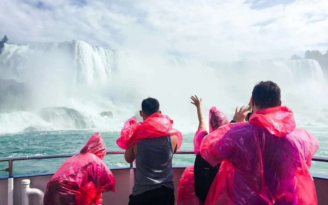 From Toronto: Niagara Falls Evening Sightseeing Tour with Round-Trip Transportation Image 2