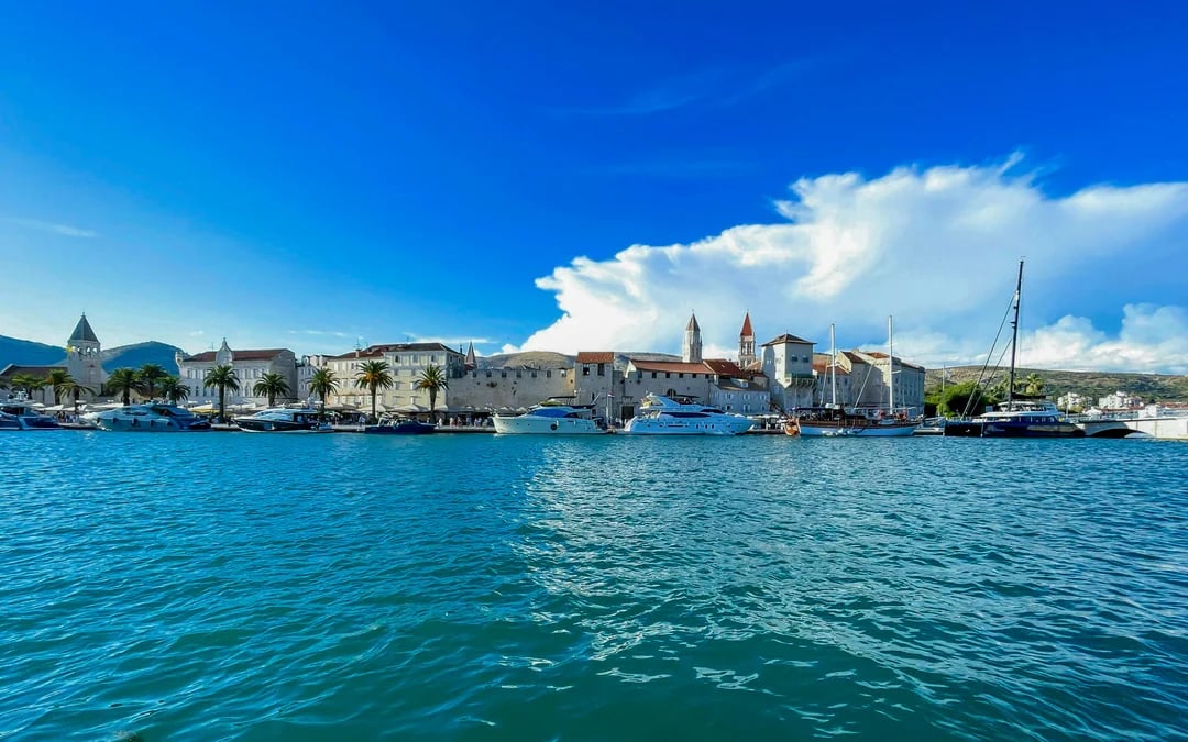 From Trogir: Blue Lagoon & Maslinica Boat Tour with Lunch Image 3