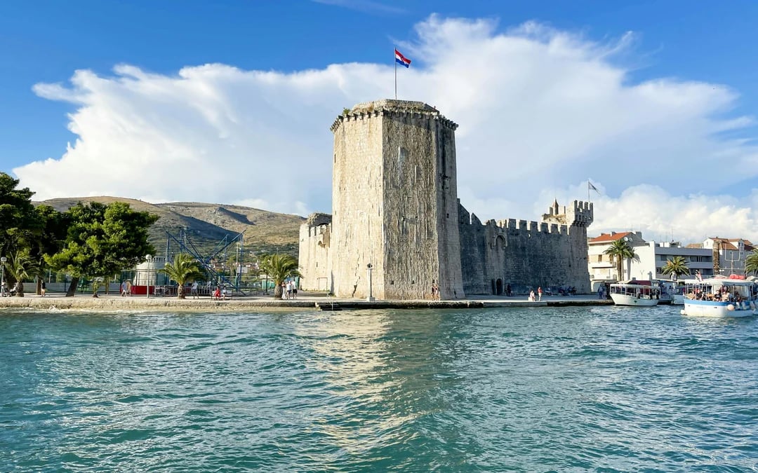 From Trogir: Blue Lagoon & Maslinica Boat Tour with Lunch Image 5